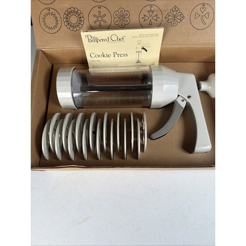 Pampered Chef Cookie Press 1525 with 16 Discs Original Box Complete